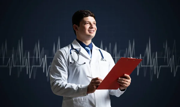 Arzt mit Tablette. Konzept der digitalen Gesundheitsfürsorge — Stockfoto