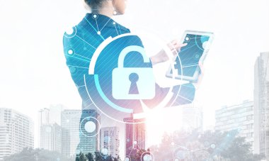 Tablet bilgisayarlı genç iş kadını