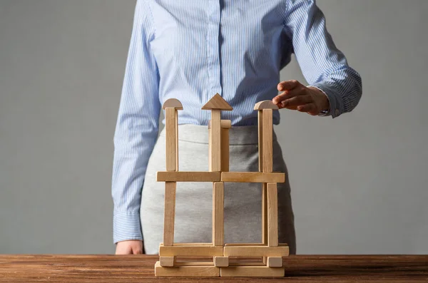 Business woman building tower on table — Stock Photo, Image