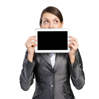 Tablet bilgisayarlı iş kadını yukarı bakıyor