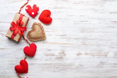 Düz, yumuşak kalpli, şirin bir kompozisyon sergiliyordu.