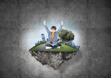 Okul çağında bu harika dünyayı keşfeden sevimli bir çocuk.