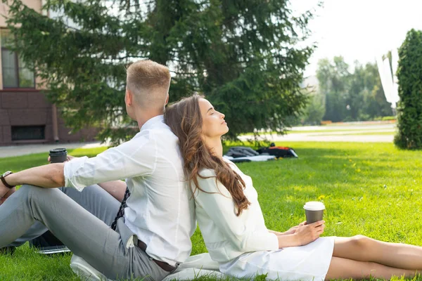 Businessmen in the park rest — Stock Photo, Image