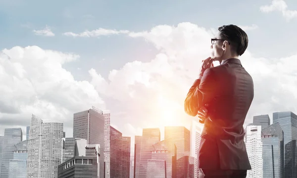 Concept of business success and control with confident boss against cityscape background — Stock Photo, Image