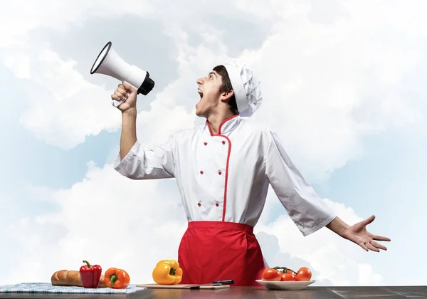 Joven chef gritando fuerte en megáfono — Foto de Stock