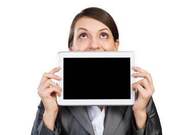 Tablet bilgisayarlı iş kadını yukarı bakıyor