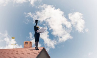 Kamera başlıklı kadınla güvenlik ve gizlilik koruması kavramı