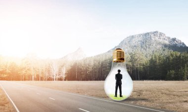 Ampulün içindeki iş adamı