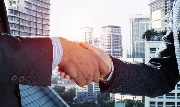 Close-up of the handshake of businessmen. — Stock Photo, Image