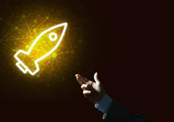 Man palm prezentujących ikonę Rocket web jako koncepcję technologii — Zdjęcie stockowe