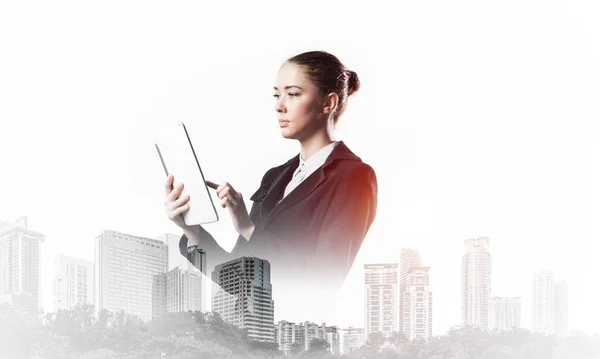 Young businesswoman with tablet computer — Stock Photo, Image