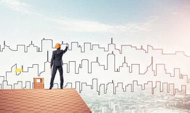 Erkek mimar mavi gökyüzüne modern şehrin siluetini çizer. Karışık