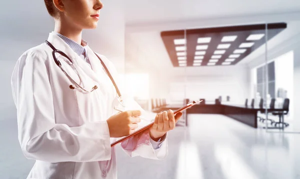 Neue Generation erfolgreicher medizinischer Mitarbeiter — Stockfoto