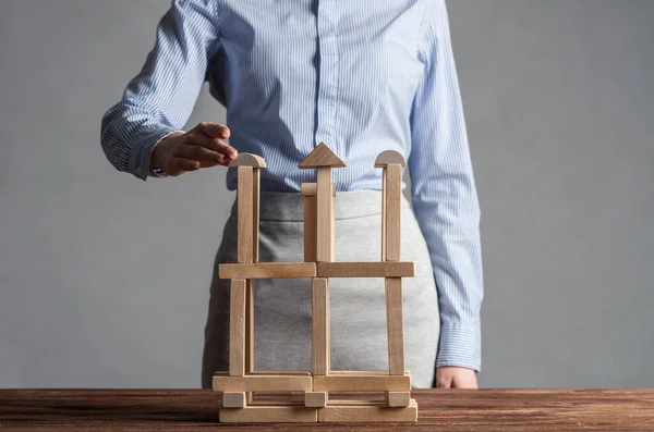 Business woman building tower on table — Stock Photo, Image