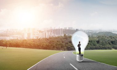 Ampulün içindeki iş kadını