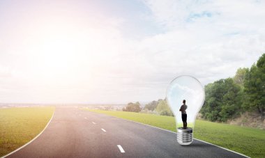 Ampulün içindeki iş kadını