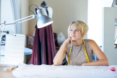 needlewoman stüdyosu boyun bandı ile