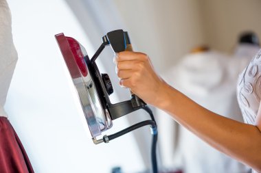 kadın holding demir