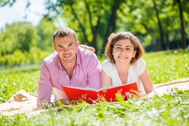 Romantik Çift Park yalan