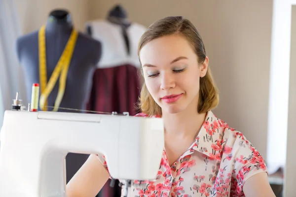 Seamstress at work — Stock Photo, Image