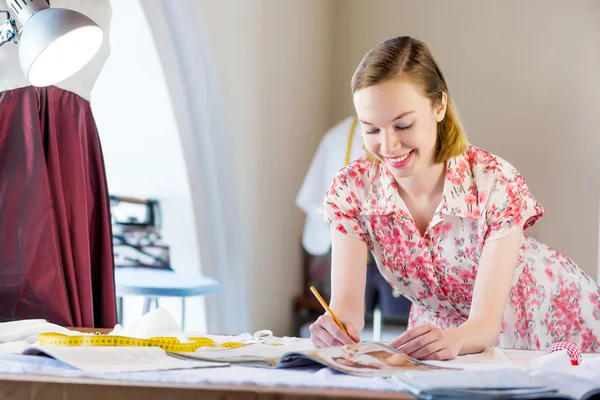 Needlewoman in studio working at order — Stock Photo, Image