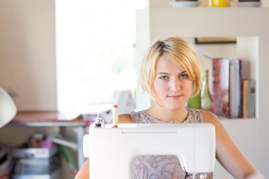 iş yerinde bir terzi