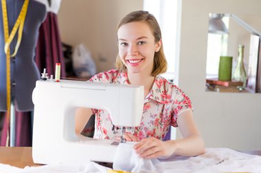 iş yerinde bir terzi