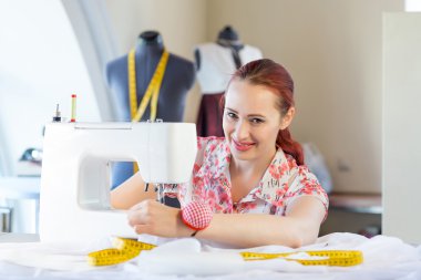 iş yerinde bir terzi