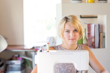 iş yerinde bir terzi