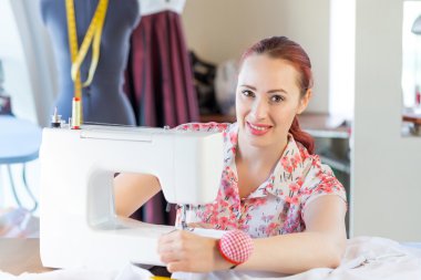 iş yerinde bir terzi