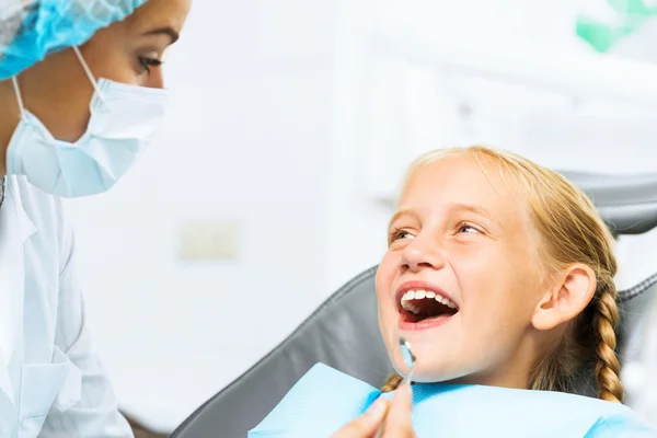 Dentist inspecting patient — Stock Photo, Image