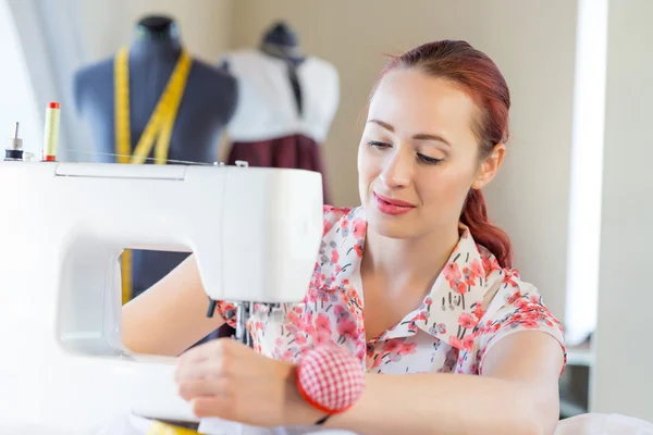 Seamstress at work — Stock Photo, Image