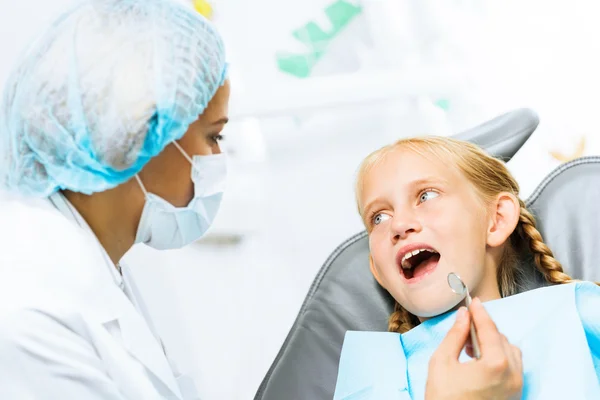 Dentist inspecting patient — Stock Photo, Image