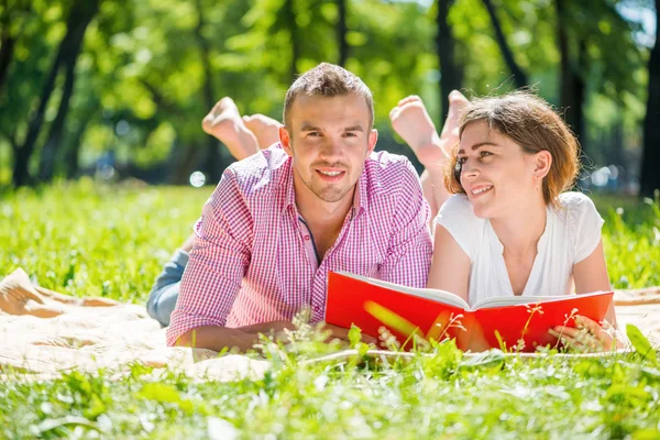 Date dans le parc — Photo