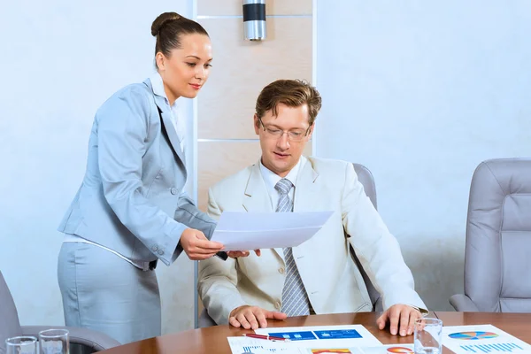 Zwei Geschäftsleute — Stockfoto