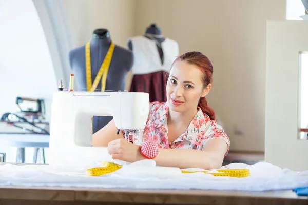 Seamstress at work — Stock Photo, Image