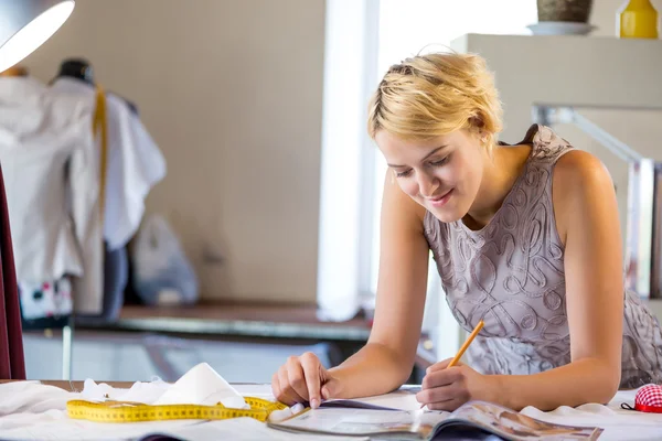 Sempstress at work — Stock Photo, Image