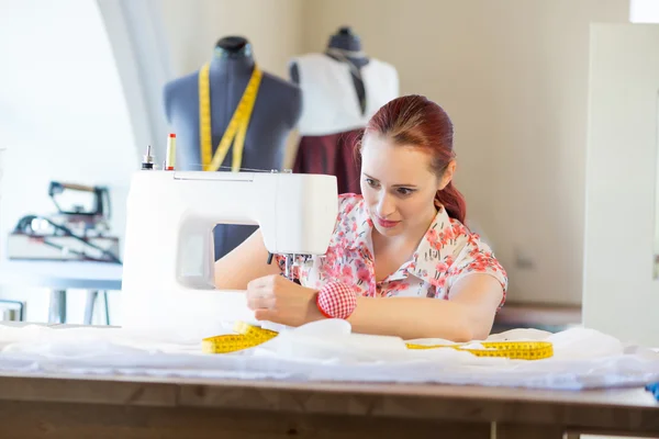 Seamstress at work — Stock Photo, Image