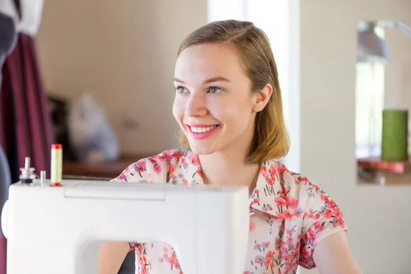 Seamstress at work — Stock Photo, Image