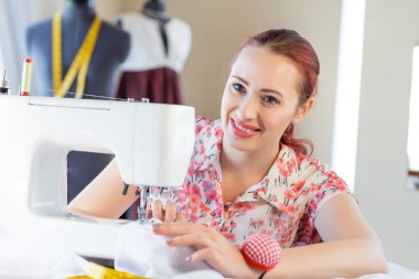 iş yerinde bir terzi