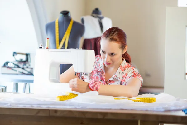 Seamstress at work — Stock Photo, Image