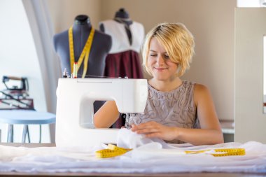 iş yerinde bir terzi