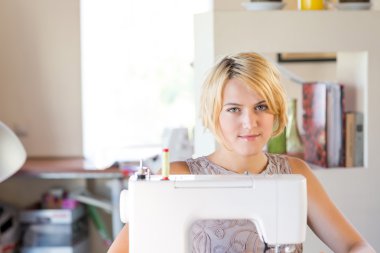 iş yerinde bir terzi