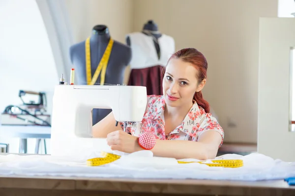 Seamstress at work — Stock Photo, Image