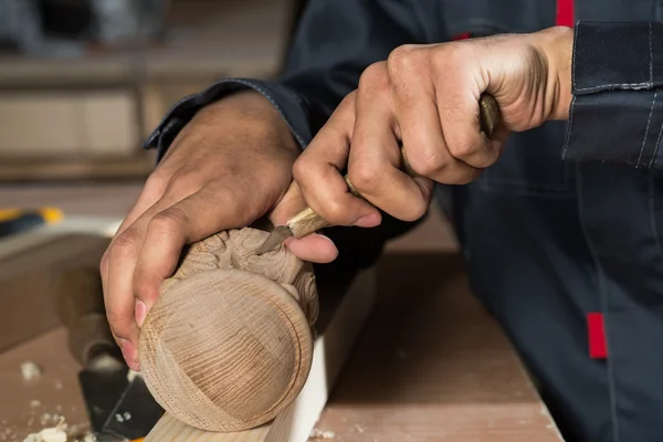 Tischler bei der Arbeit — Stockfoto