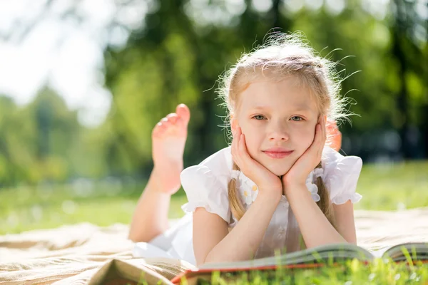 Sommaren helgen i park — Stockfoto