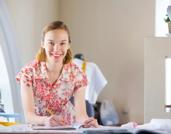 Sempstress at work — Stock Photo, Image