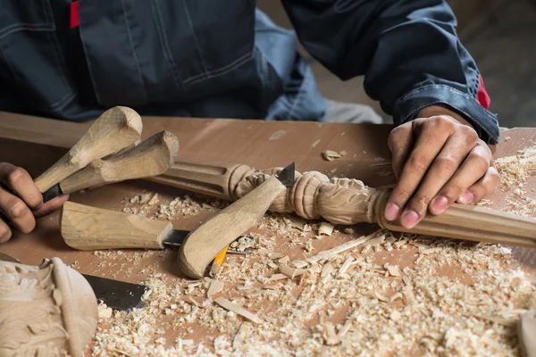 Tischler bei der Arbeit — Stockfoto