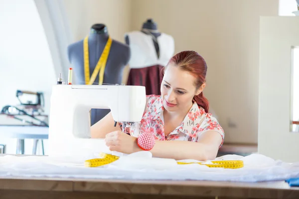 Seamstress at work — Stock Photo, Image