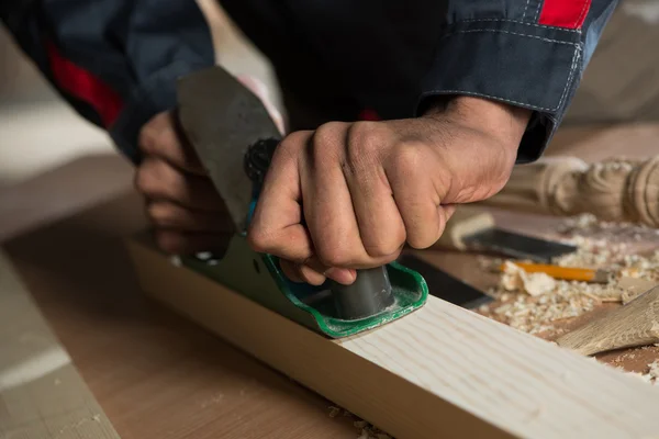 Timmerman op het werk — Stockfoto